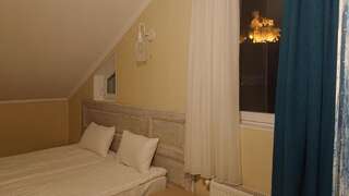 Отель Gvino Minda Тбилиси Улучшенный двухместный номер с 1 кроватью или 2 отдельными кроватями и террасой-10