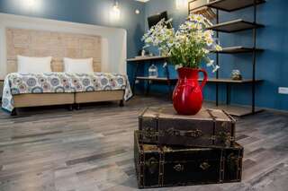 Отель Gvino Minda Тбилиси Двухместный номер с 1 кроватью или 2 отдельными кроватями и террасой-10