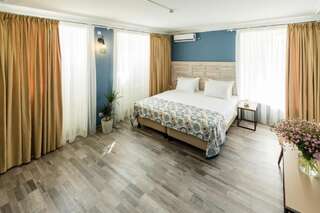 Отель Gvino Minda Тбилиси Двухместный номер с 1 кроватью или 2 отдельными кроватями-5