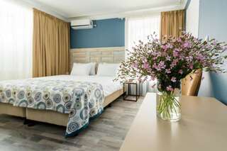 Отель Gvino Minda Тбилиси Двухместный номер с 1 кроватью или 2 отдельными кроватями-9