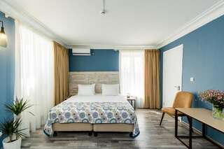 Отель Gvino Minda Тбилиси Двухместный номер с 1 кроватью или 2 отдельными кроватями-11