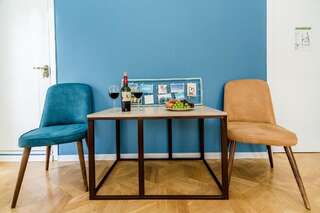 Отель Gvino Minda Тбилиси Двухместный номер с 1 кроватью или 2 отдельными кроватями и балконом-3