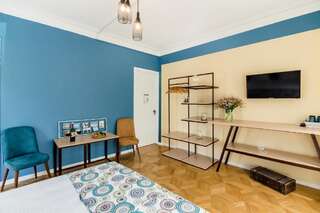 Отель Gvino Minda Тбилиси Двухместный номер с 1 кроватью или 2 отдельными кроватями и балконом-9