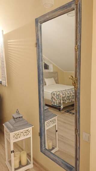 Отель Gvino Minda Тбилиси Улучшенный двухместный номер с 1 кроватью или 2 отдельными кроватями и террасой-5